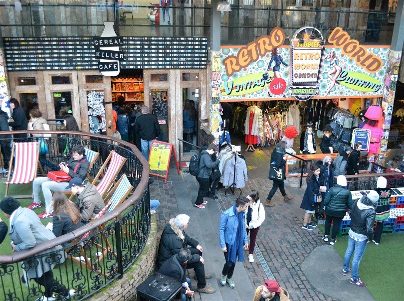 One of the most overlooked activities to do in London on the weekend is its markets. Dating back to the 1850s, London markets are an integral part of the London experience. So grab your mate and get some vintage knick knacks, homeware, clothes and freshly made food and produce! Here are 5 of the best markets in London! The Full-Time Tourist, 2017 ©